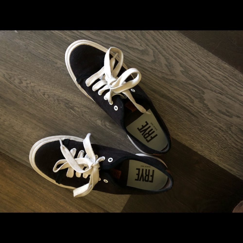 Black Frye Gia low lace sneakers